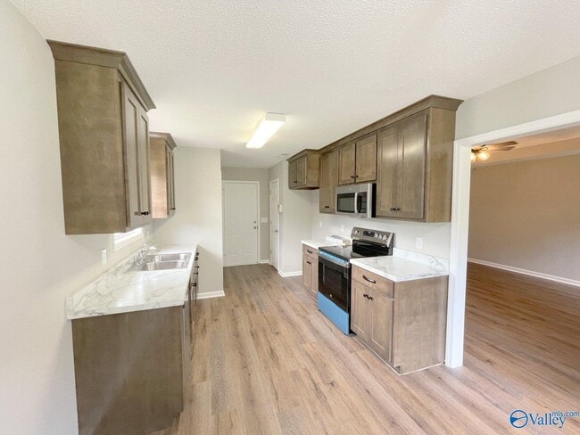 Building Photo - 100 Brook Glen Dr