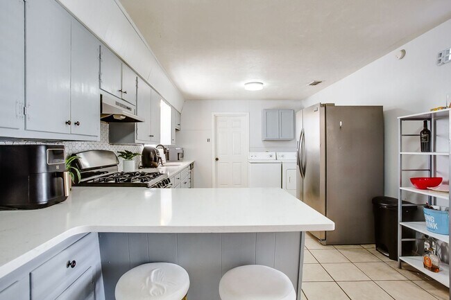 Building Photo - Pre-Leasing for July 2025!