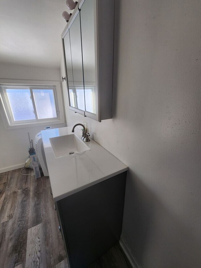 Building Photo - Beautiful 2 Bedroom home with all of the amenities