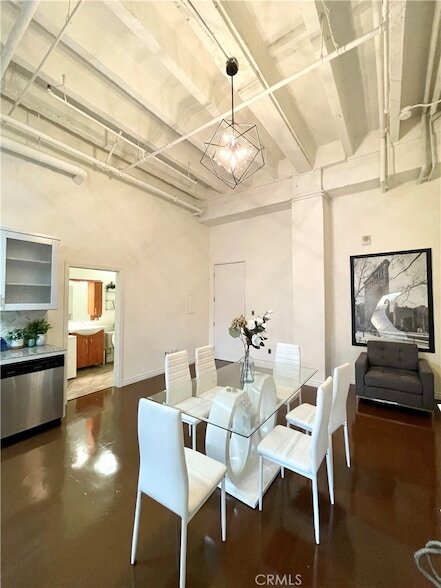 Building Photo - 312 W 5th St