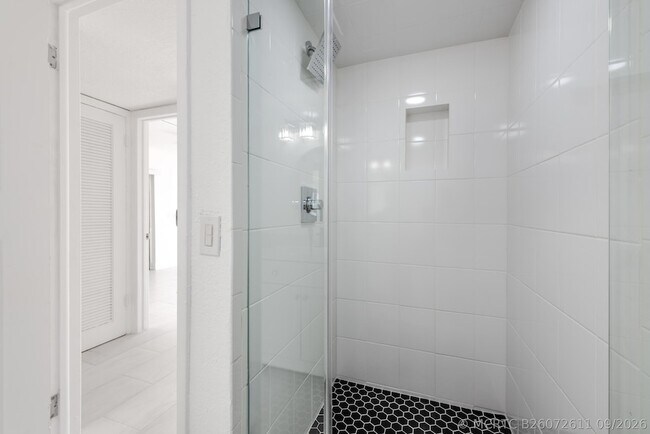 Building Photo - 108 Normandy Ln