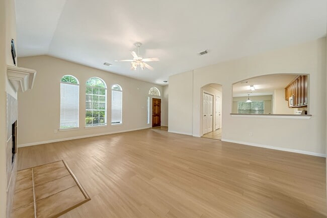 Building Photo - 12810 Lakeshore Dr