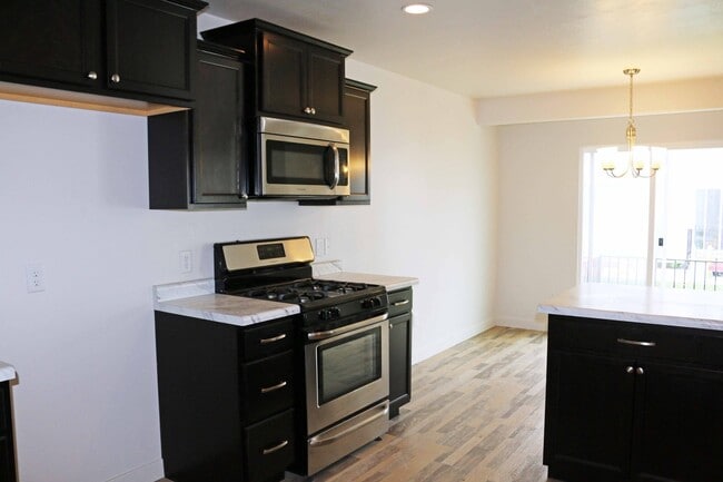 Building Photo - 99 Ashgrove Ln