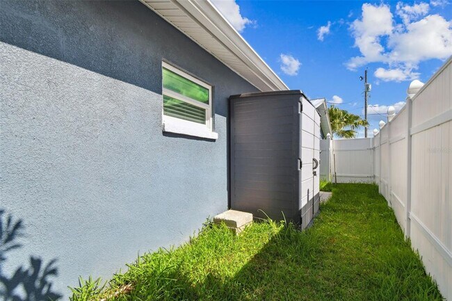 Building Photo - 8708 Thornwood Ln