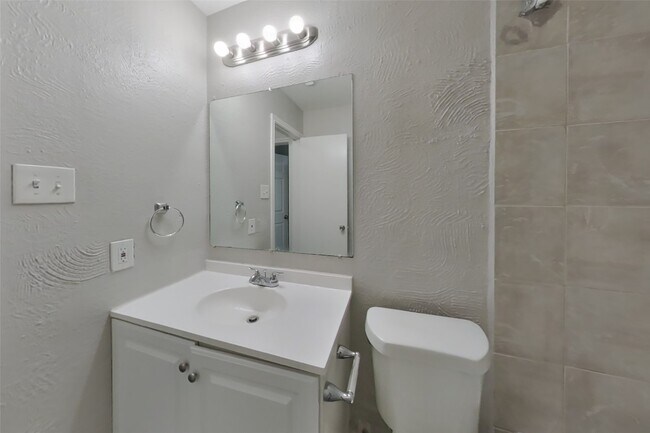 Building Photo - 18311 Autumn Trails Ln
