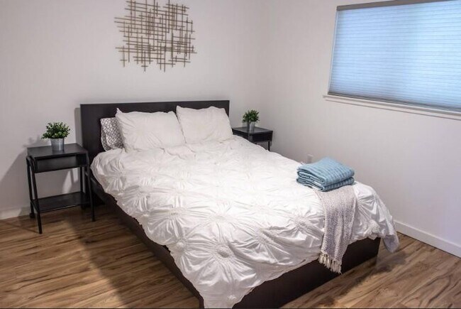 Building Photo - 9802 Kendal Dr