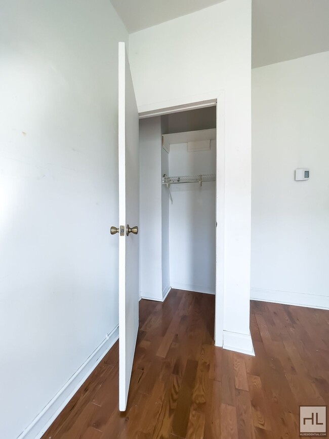 Building Photo - Bushwick Brooklyn / Spacious 2-Bed 1-Bath ...