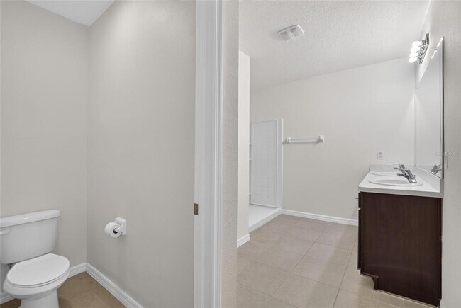 Building Photo - 16441 Treasure Point Dr