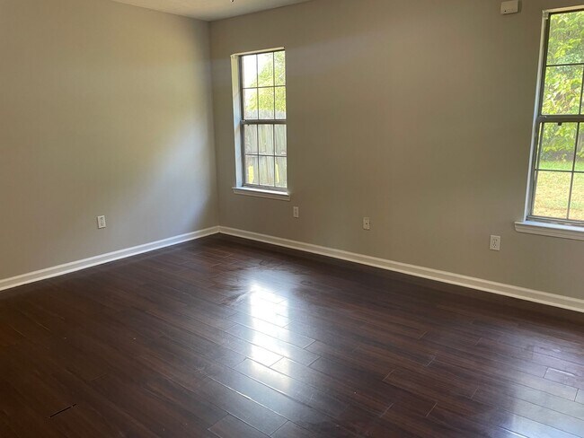 Building Photo - 1425 Joyner Dr