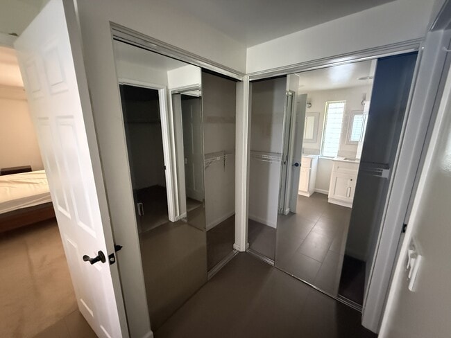 Building Photo - 217 Starlane Dr