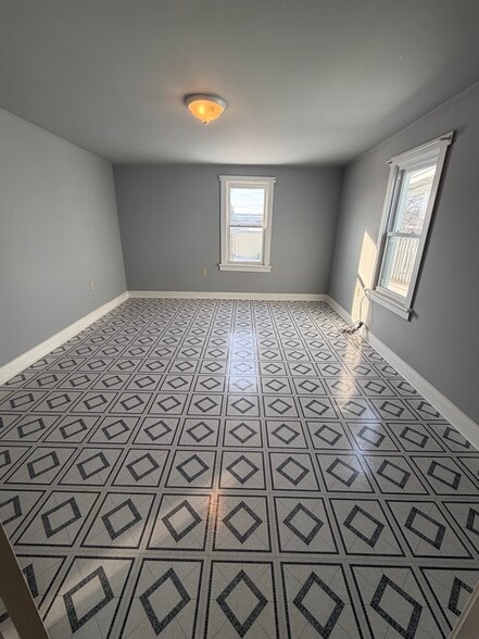 Building Photo - 745 Fairground Ave