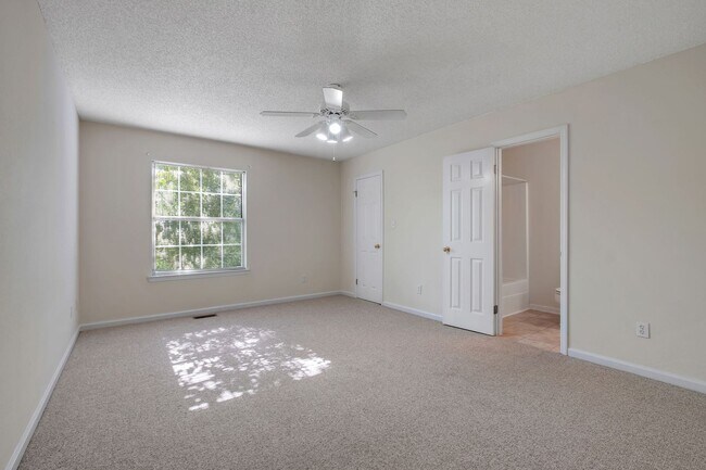 Building Photo - 3056 Royal Palm Way