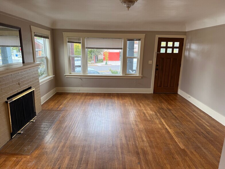 Living Room - 6624 NE Sandy Blvd