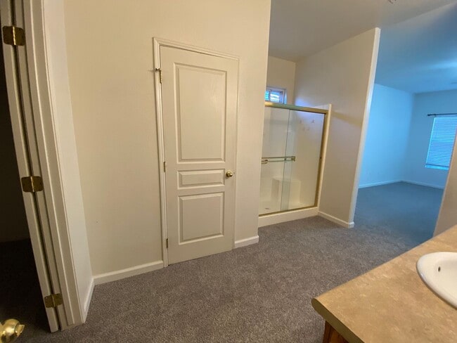 Building Photo - Cozy Home for rent in Visalia