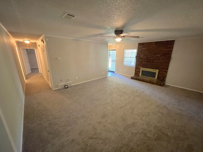Building Photo - 2219 Goldbrier Ln