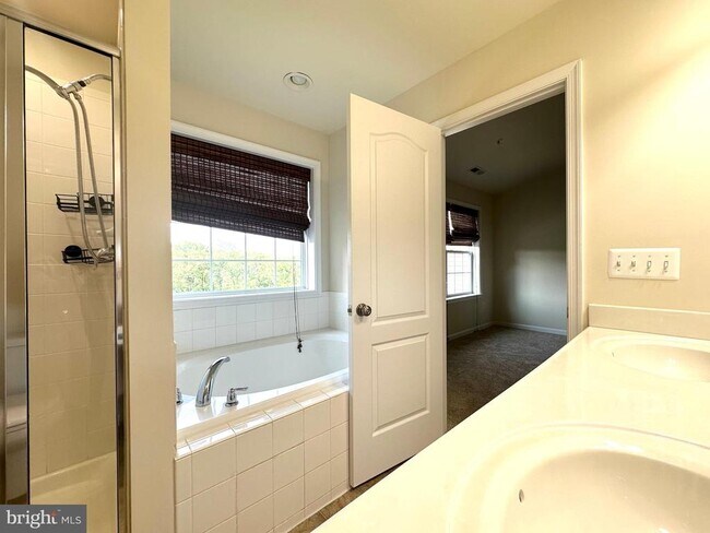 Building Photo - 10373 Lantern Ln