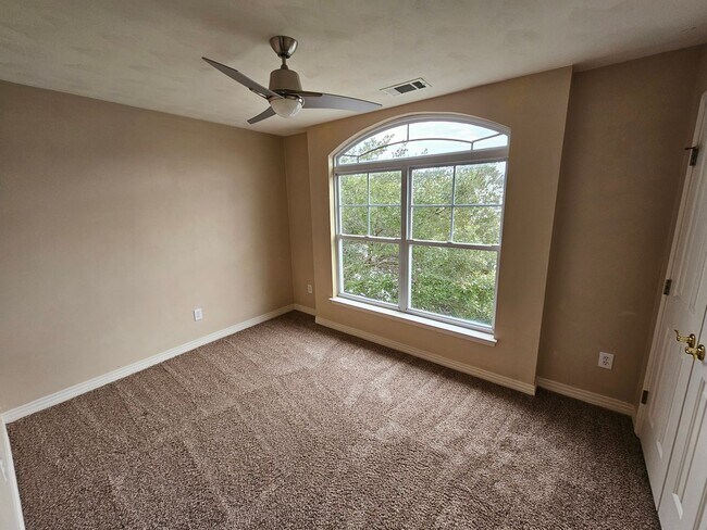 Building Photo - THREE SHIPS LANDING