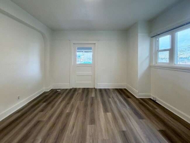 Building Photo - 577 Madison St