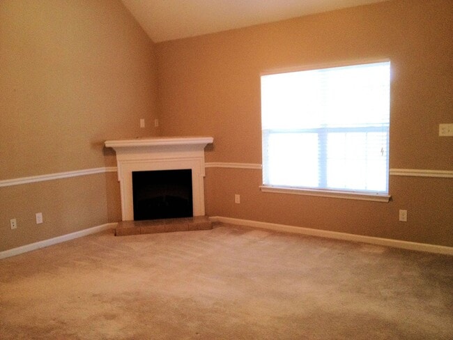 Building Photo - Freshly repainted, Cul-de-sac home close to Ft. Gordon Gate 6