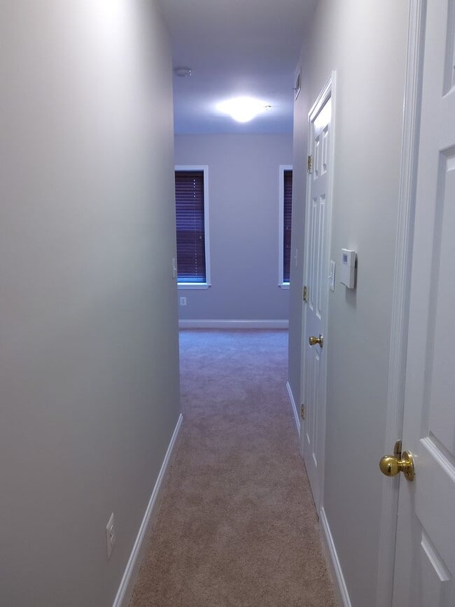 Building Photo - Ready to Move In 2 Bedroom near Ravens Stadium w/ Two Decks!