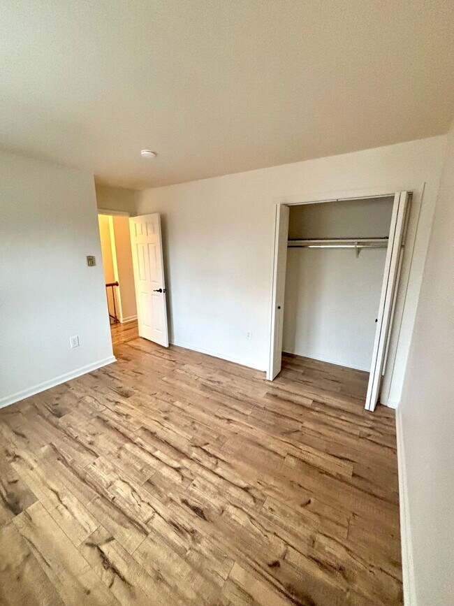 Building Photo - 4 Pheasant Ln