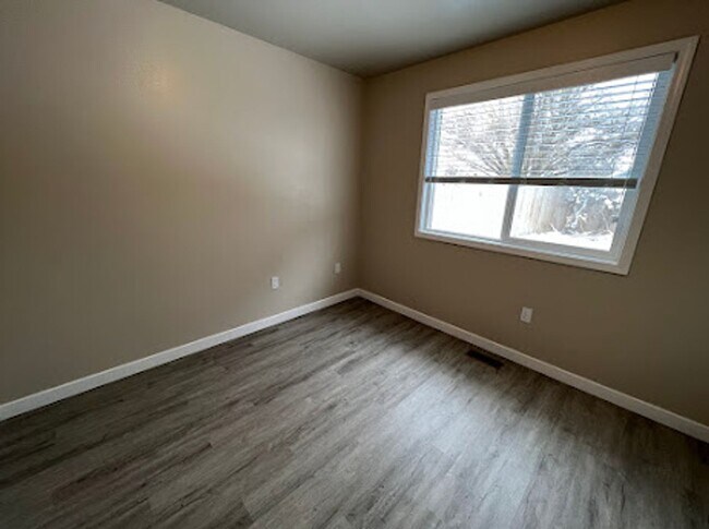 Building Photo - 3 Bedroom 2 Bath Home Close to Micron Available 4/20/26