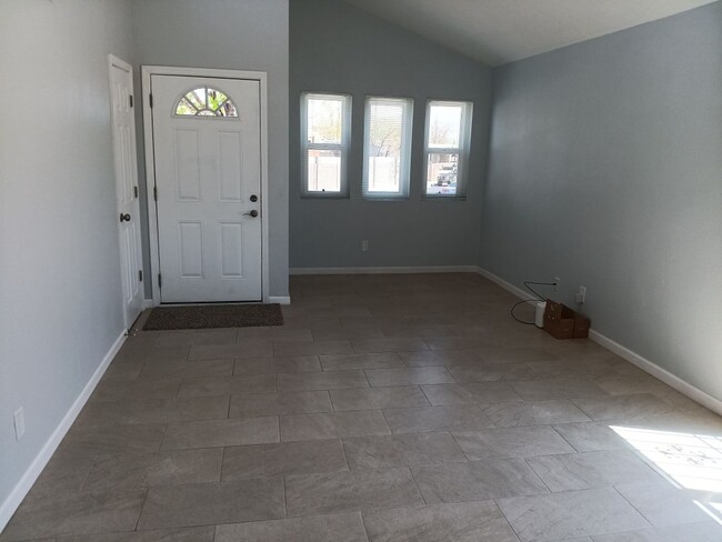 Building Photo - Gorgeous 3-Bedroom 2-Bathroom Home Located...
