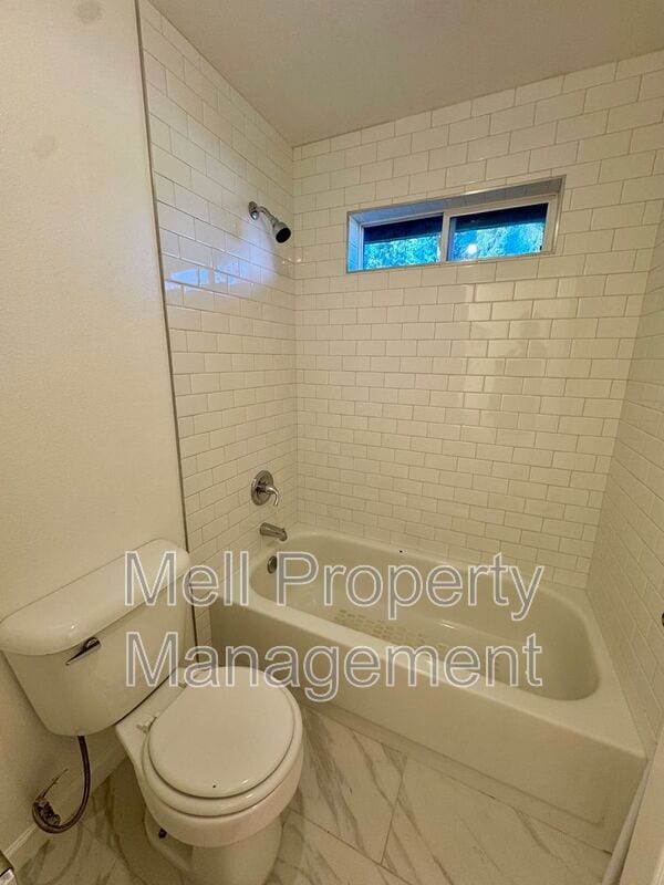 Building Photo - 101 E Heatherwood Ct