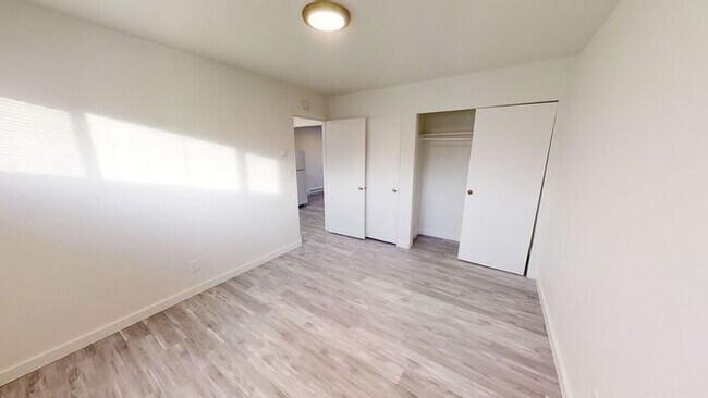 Building Photo - Open-House 6/6 and 6/7 2:30 to 3:30! Call ...