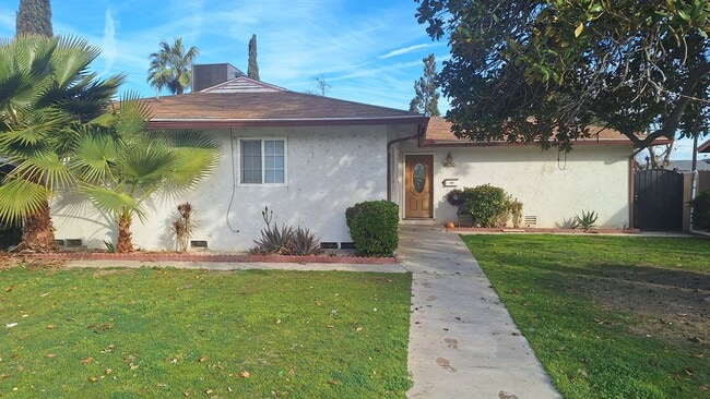 Building Photo - Charming 4 Bedroom 2 Bathroom home with Bonus Room Near Planz Park!