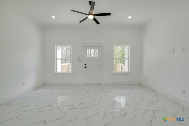 Building Photo - 121 Diamond Head Dr