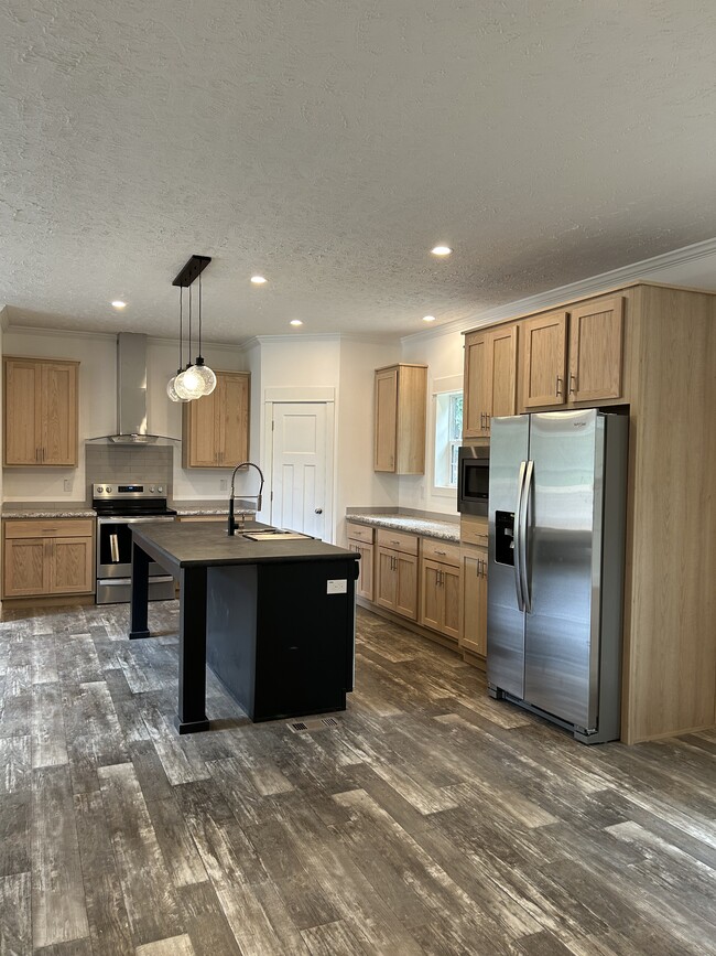 Kitchen w/ all new stainless steel appliances - 203 Ridgedale Dr