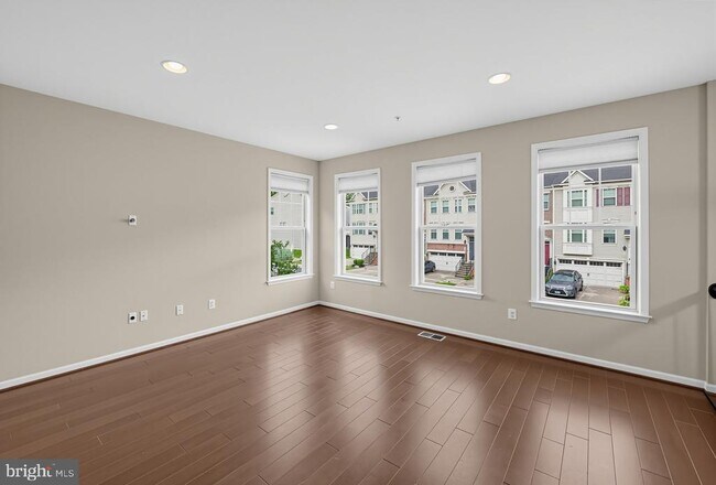 Building Photo - 7524 Holly Ridge Dr