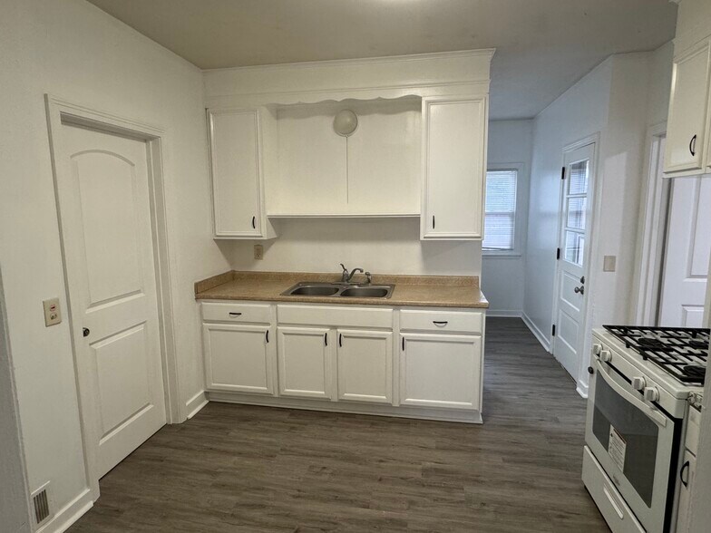 Building Photo - 99 Lansing St