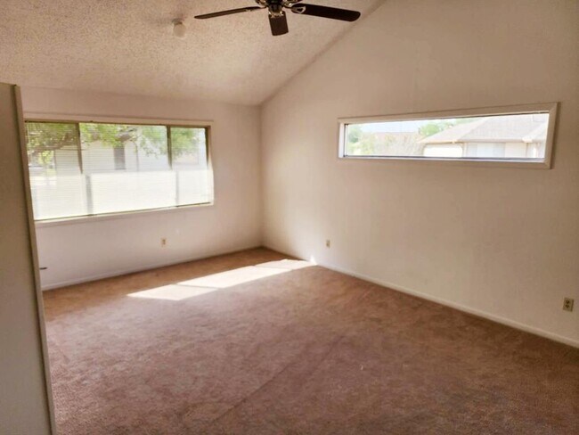 Building Photo - 2122 Braesmeadow Ln