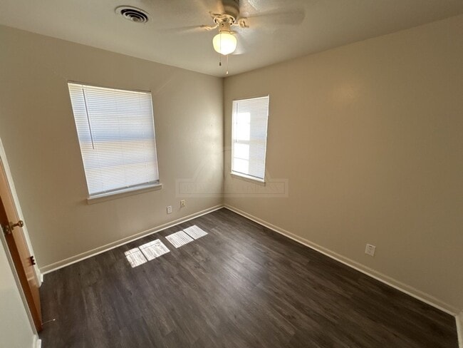 Building Photo - 1315 Zephyr Rd