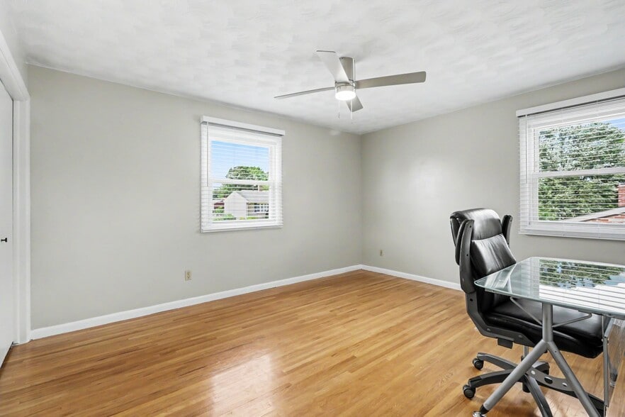 Building Photo - 314 Somerset Dr