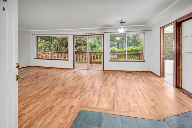 Building Photo - 3065 124th Ave NE