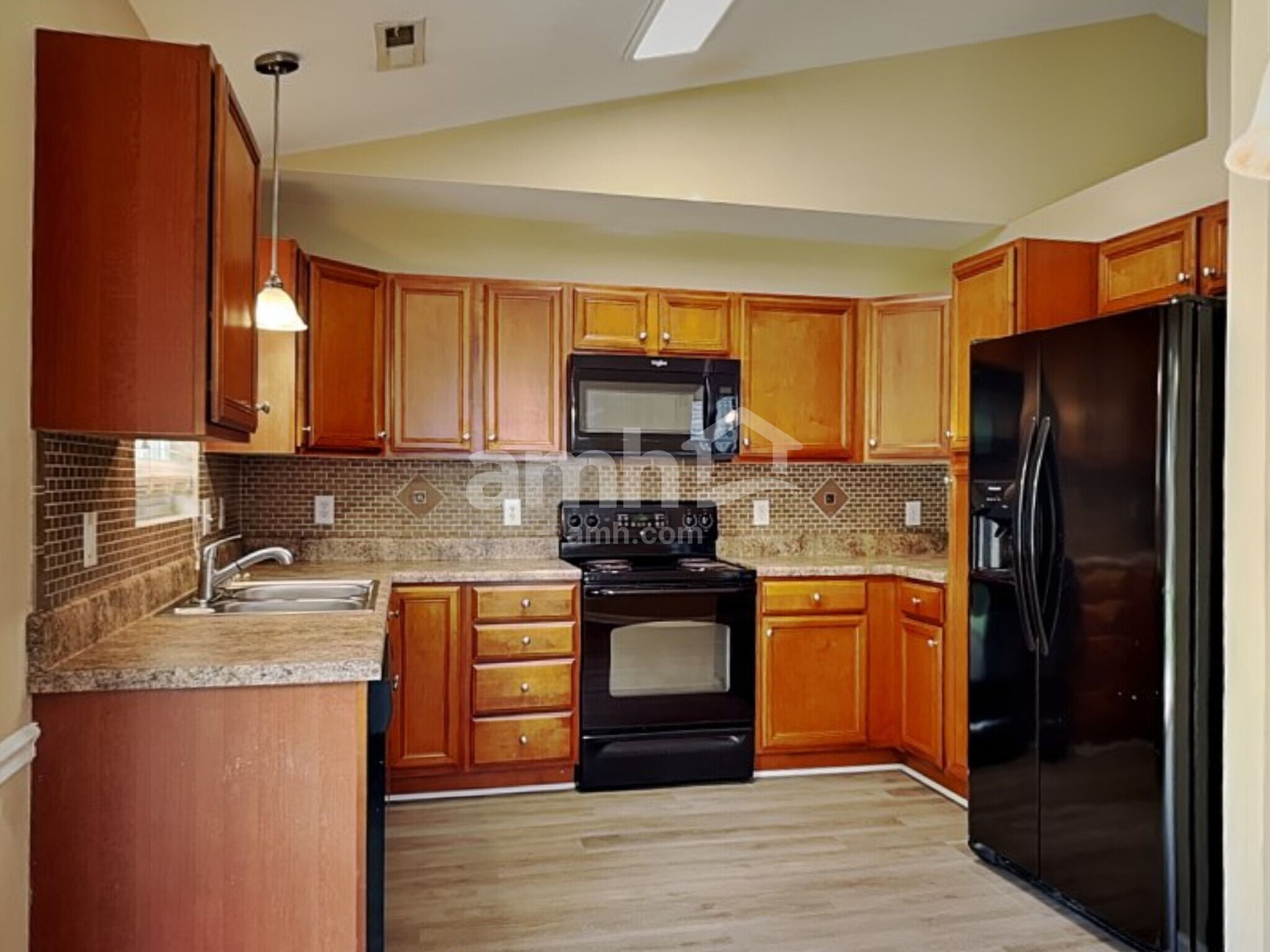 Building Photo - 1860 Oakhurst Park Ln