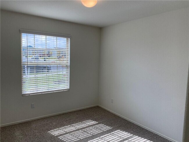 Building Photo - 128 Calomel Trl