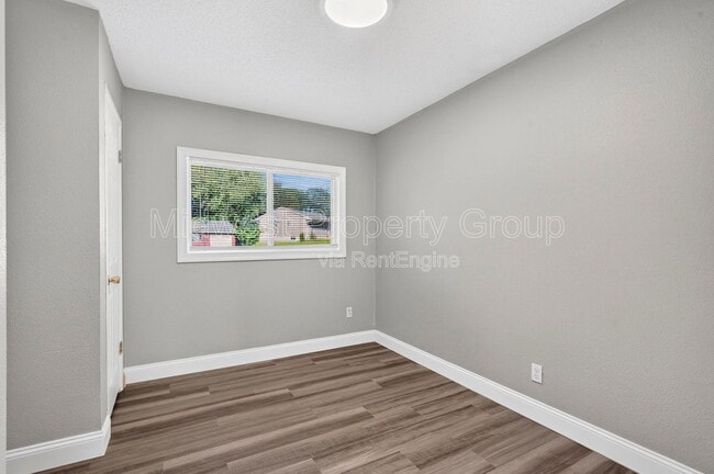Building Photo - 273 Roderick Dr