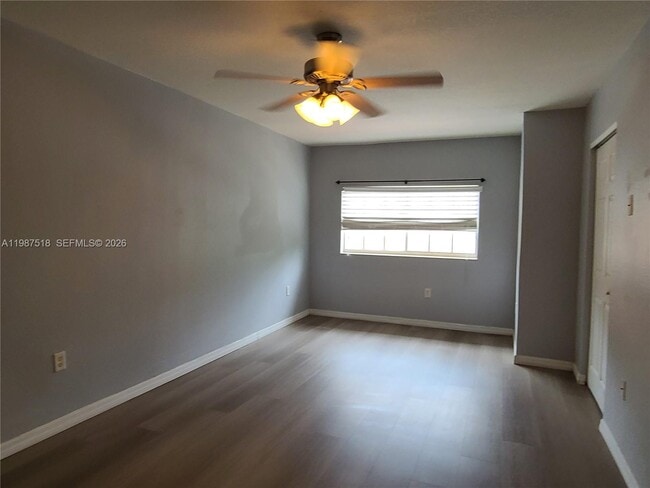 Building Photo - 3071 Riverside Dr