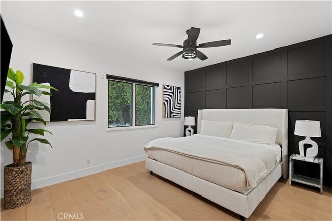 Building Photo - 5946 Woodlake Ave