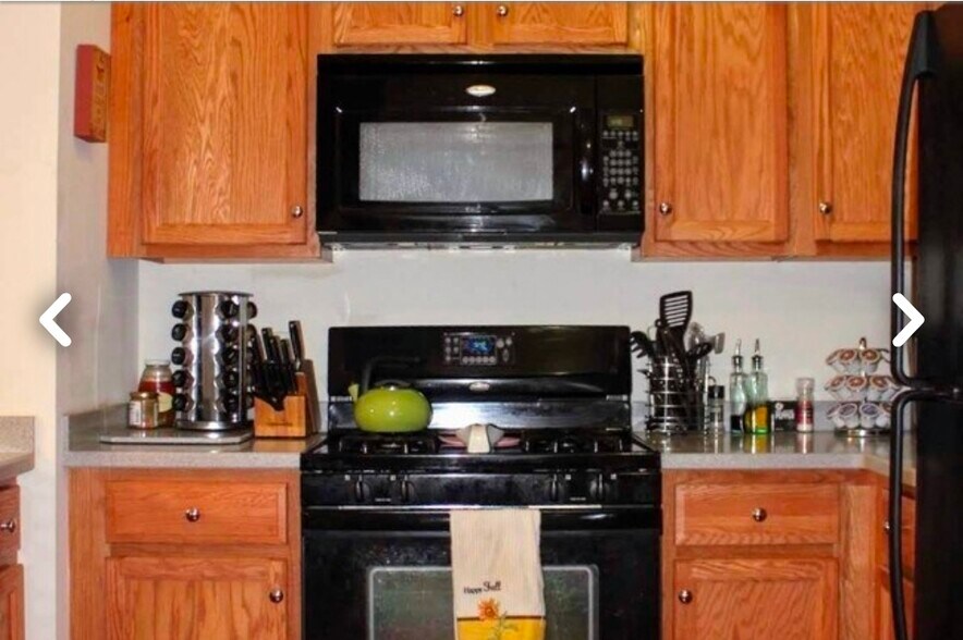 Building Photo - 200 W Elm St