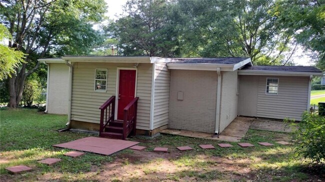 Building Photo - 16 Bromack Dr SE