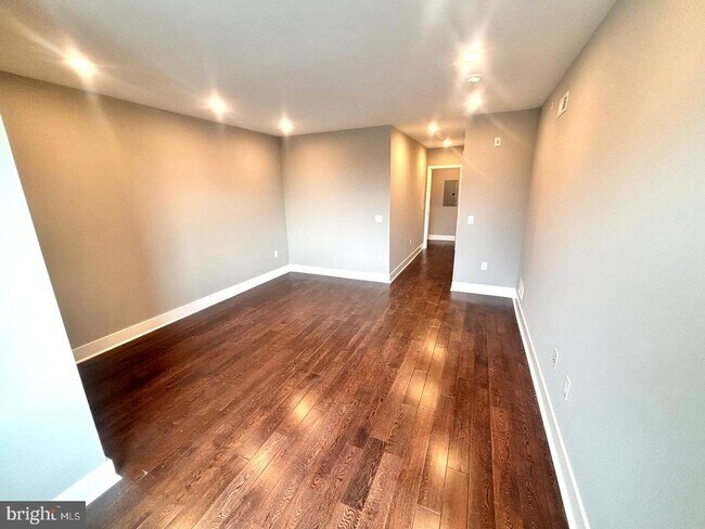 Building Photo - 3255 Ridge Ave