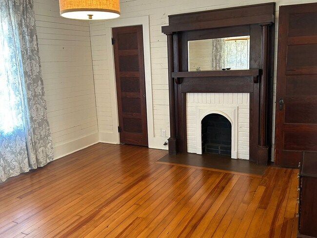 Building Photo - Beautiful Home Heart of Hartselle