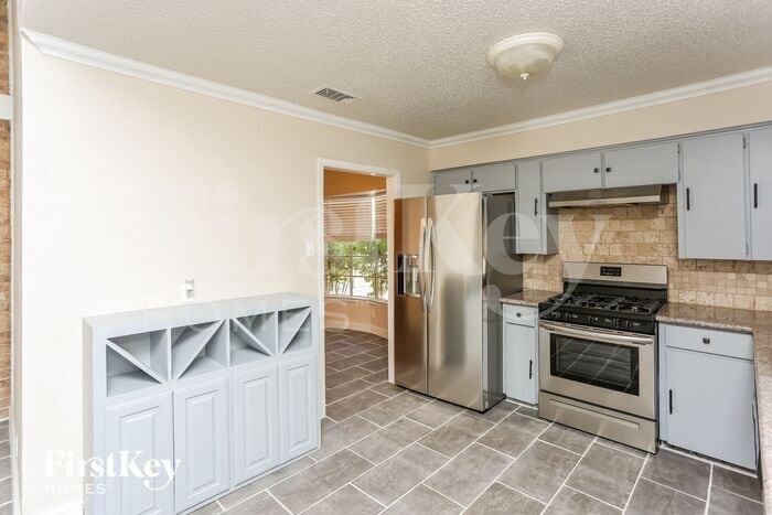 Building Photo - 7355 Greenacres Dr