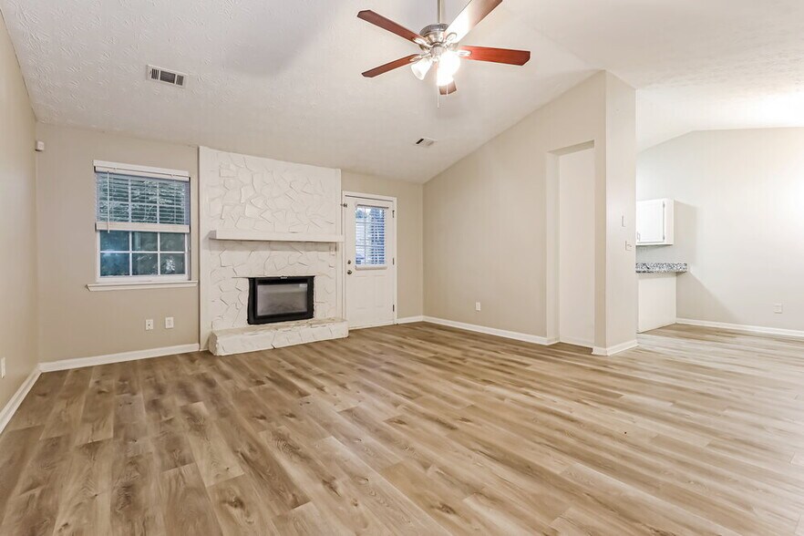 Building Photo - 9185 Sunset Dr