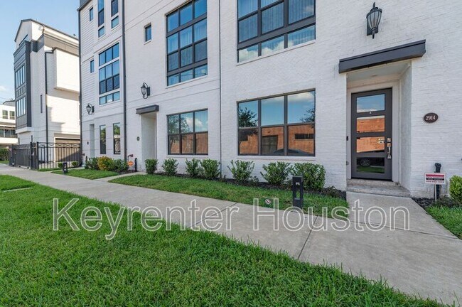 Building Photo - 2914 Lamar St